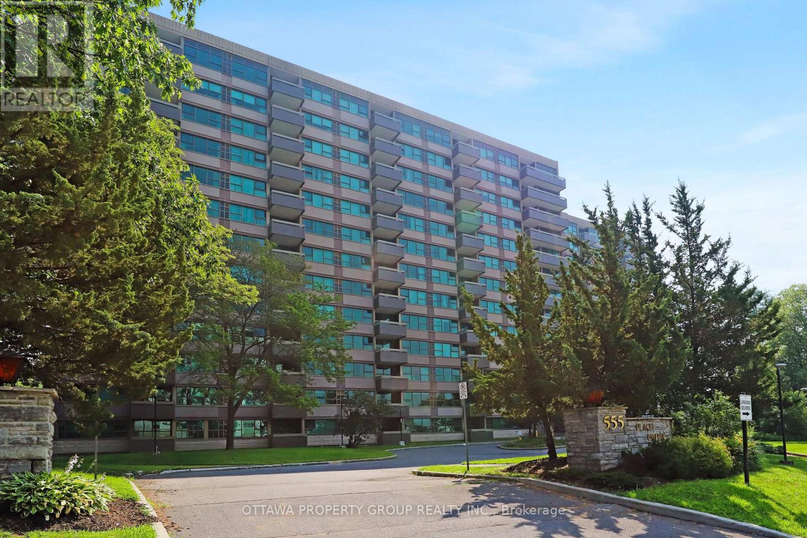 913 - 555 BRITTANY DRIVE|Ottawa, Ontario K1K4C5