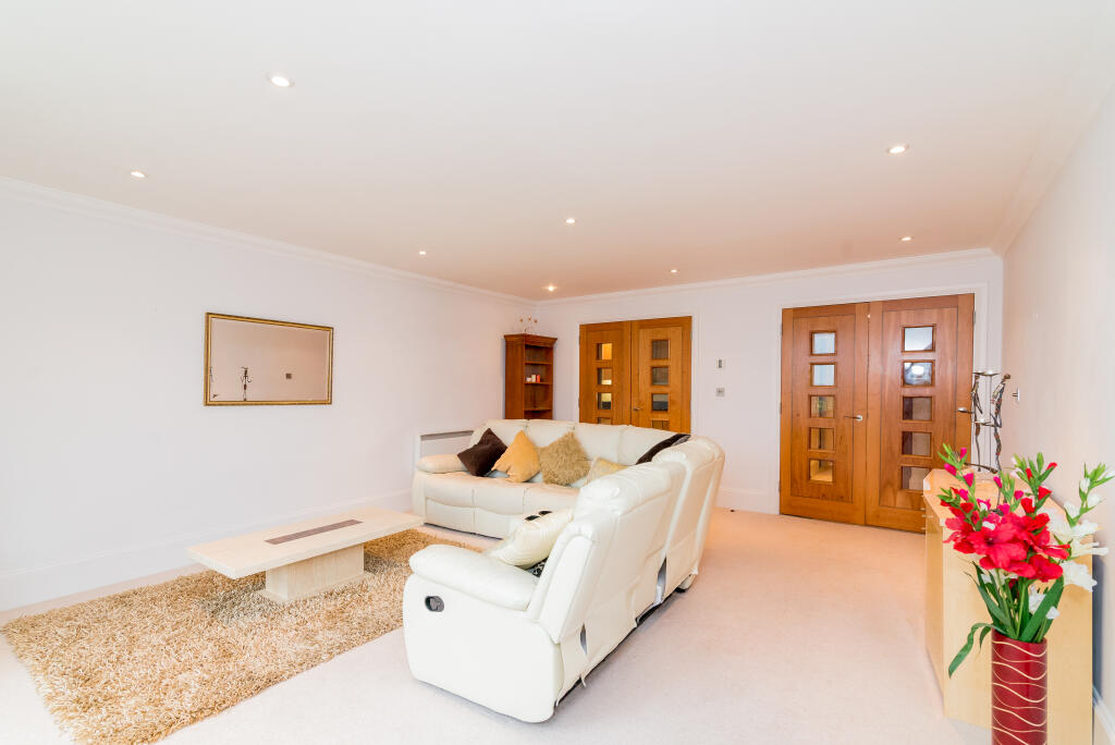 Additional image 3 of 20 Royal Court Apartments, 60 - 66 Lichfield Road, Sutton Coldfield, B74 2NA