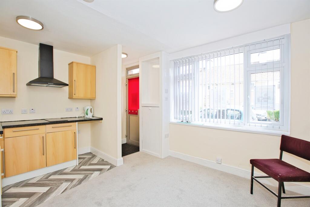 Additional image 7 of Grass Royal, Yeovil