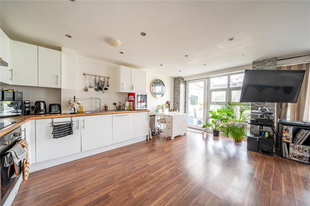 Additional image 12 of Apartment 3, Spinners Wharf, Dockfield Terrace, Shipley, West Yorkshire