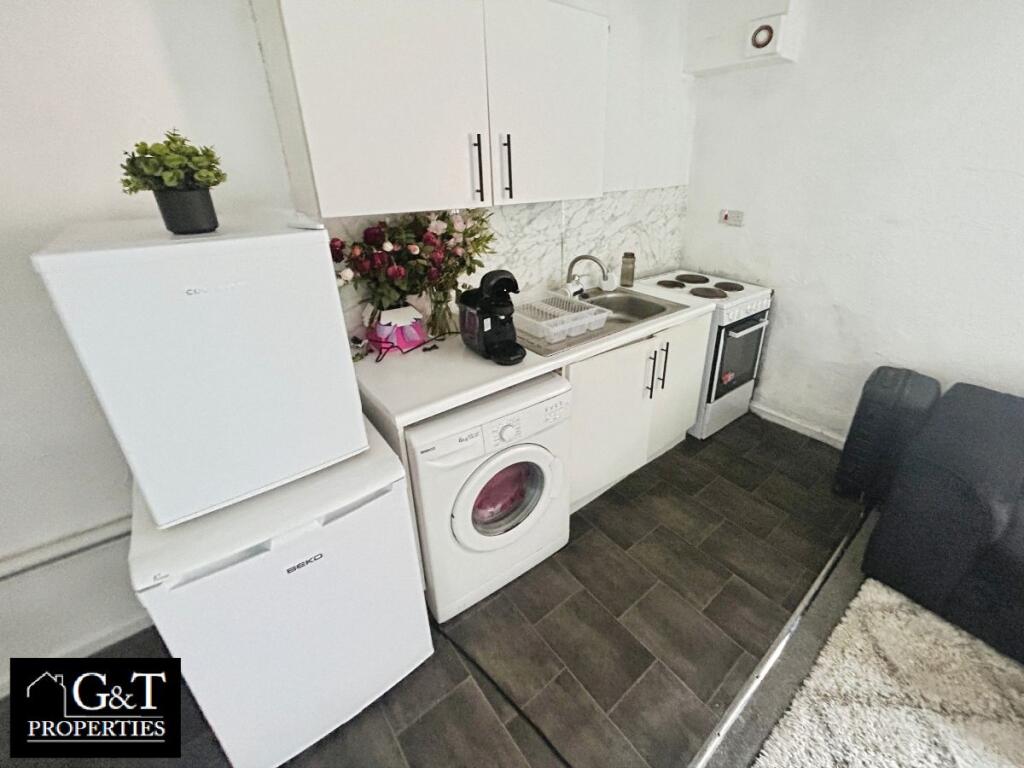 Additional image 13 of Flat Above ,4 High Street, Cradley Heath