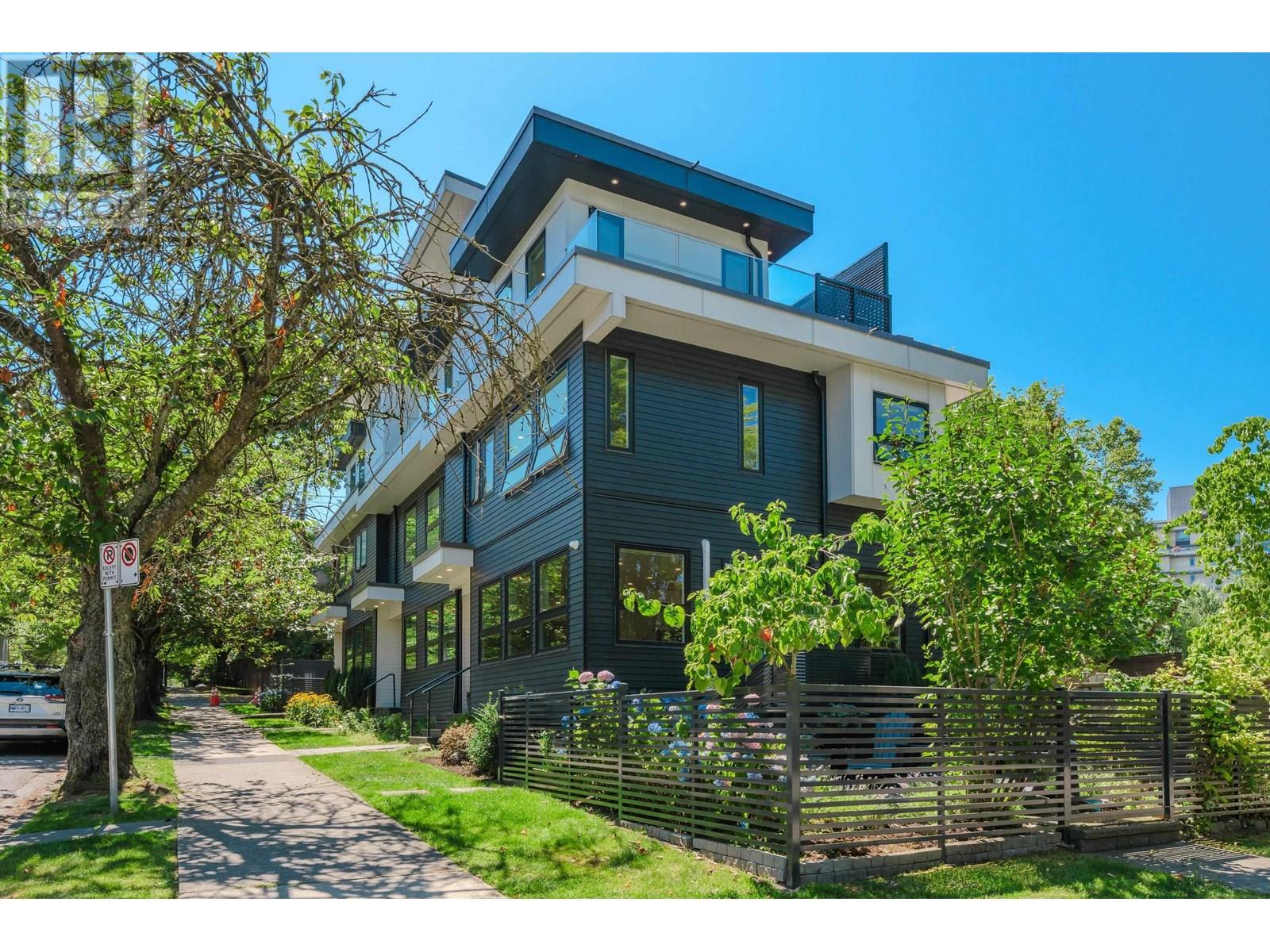 2625 GUELPH STREET|Vancouver, British Columbia V5T4J8