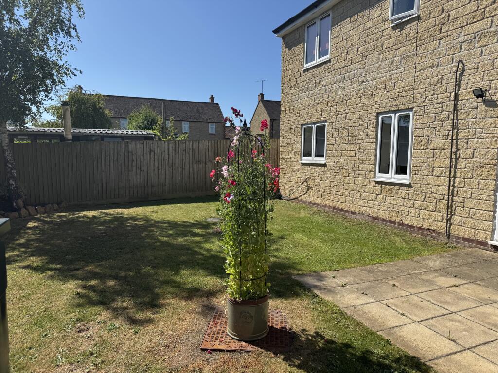 Additional image 3 of 15 Collingham Close, Templecombe, Somerset, BA8