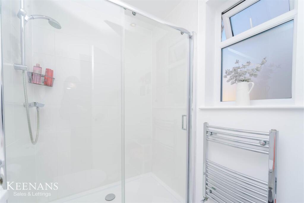 Additional image 32 of Singleton Avenue, Read