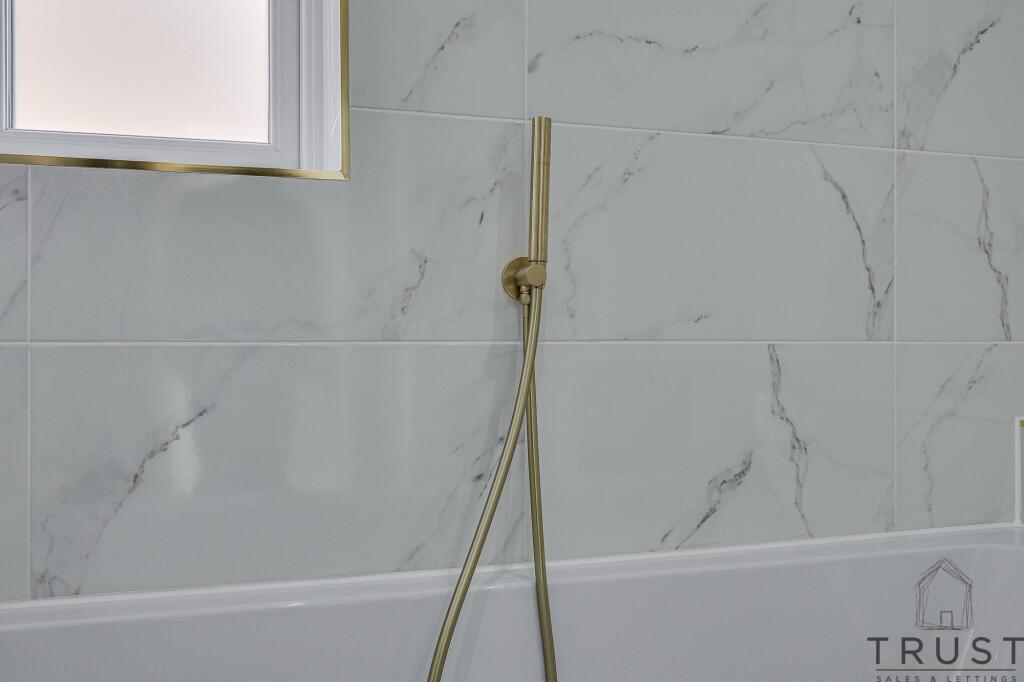 Additional image 7 of Wakefield Road, Drighlington, BD11