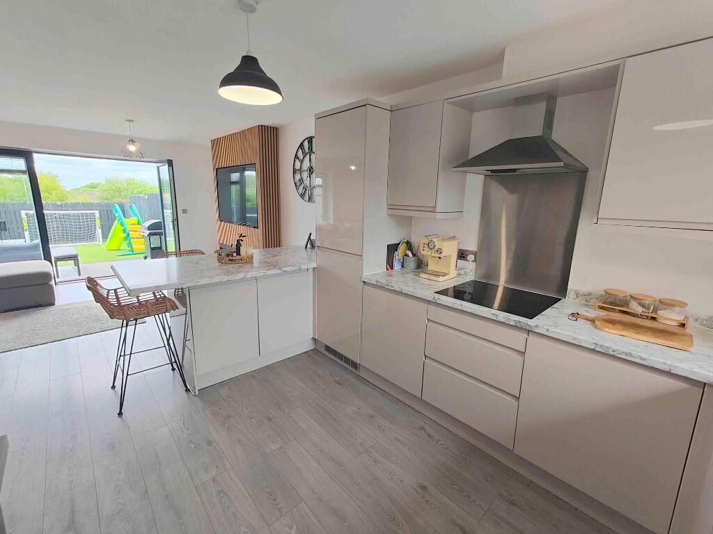 Additional image 9 of 11 Delf Hill Close, Low Moor, BD12 0AJ