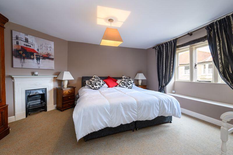 Additional image 10 of Holt