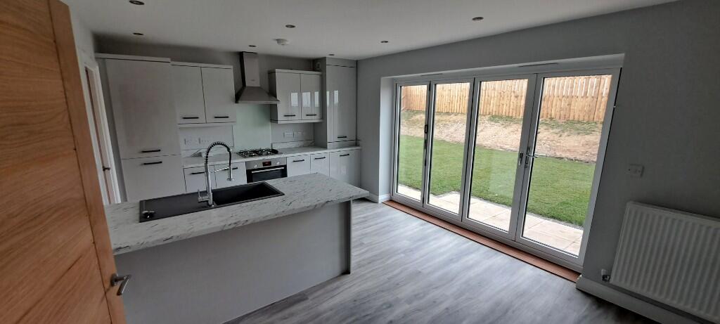 Halifax Road,
Denholme,
Bradford,
BD13 4EZ