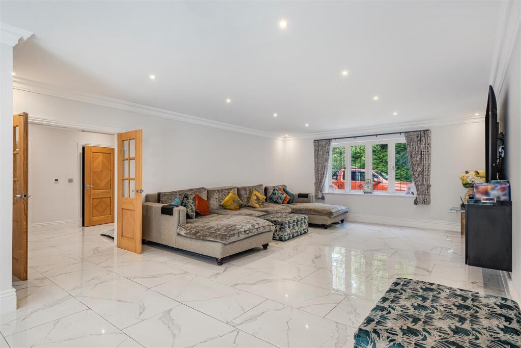 Additional image 9 of Hartopp Road, Four Oaks Park