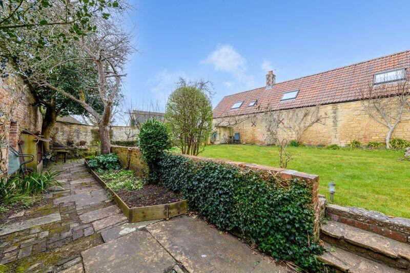 Additional image 16 of Holt