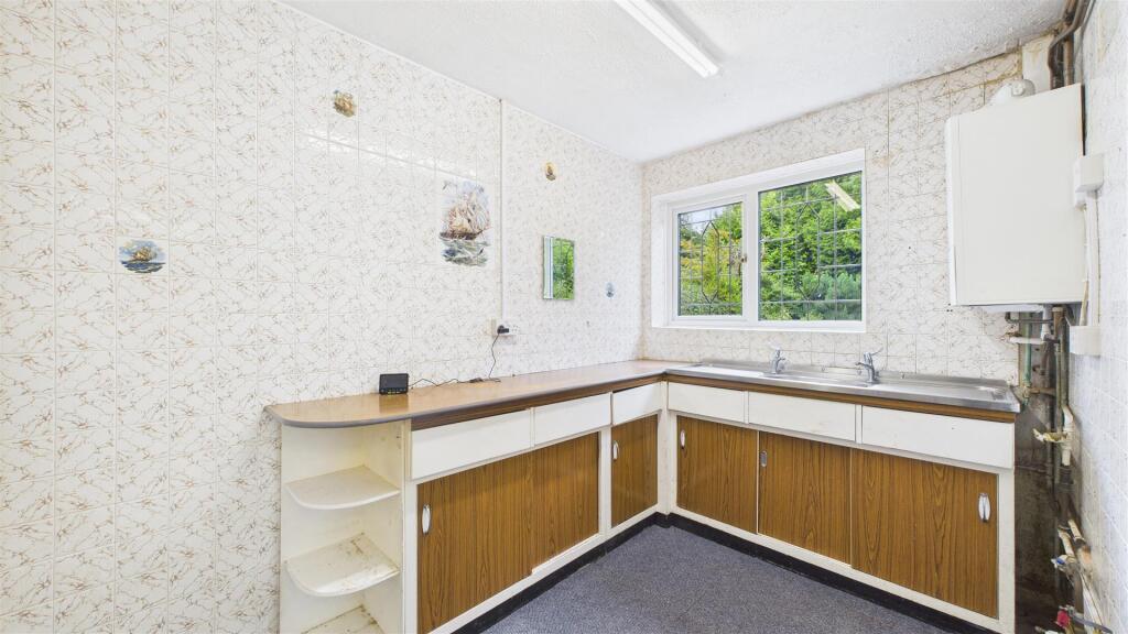 Additional image 6 of Cranmoor Crescent, Halesowen