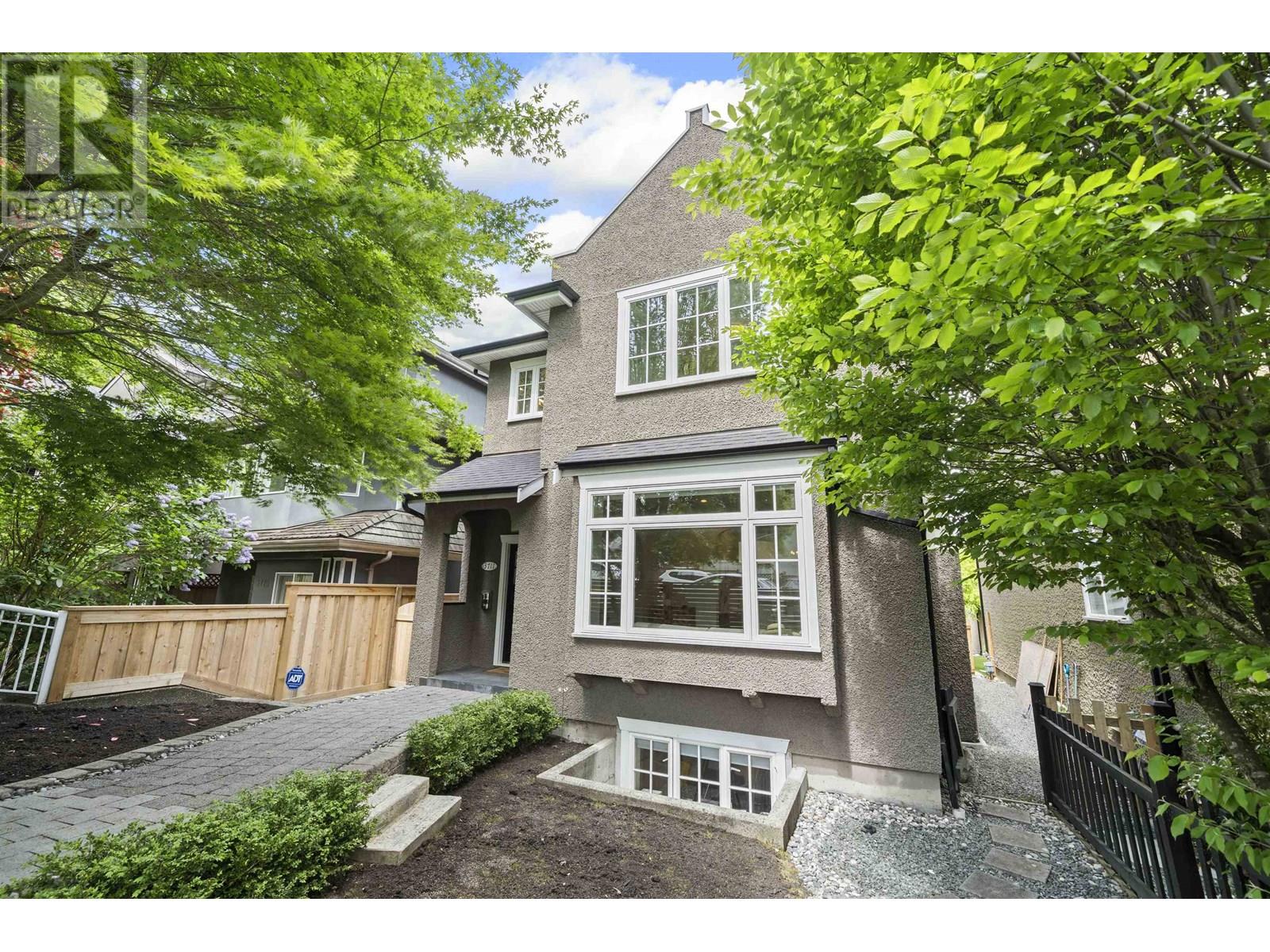 3711 W 11TH AVENUE|Vancouver, British Columbia V6R2K7