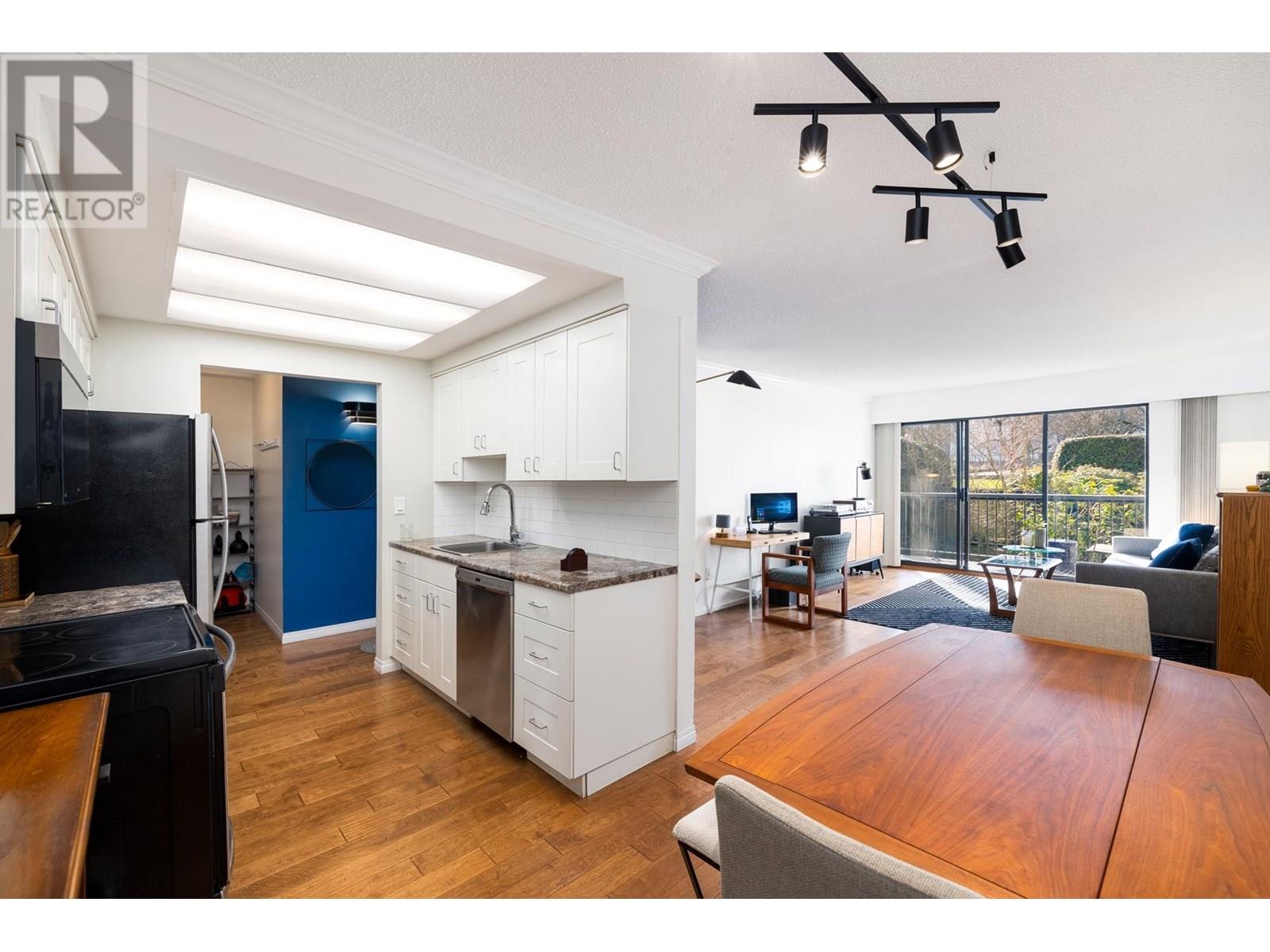 207 444 E 6TH AVENUE|Vancouver, British Columbia V5T1K6