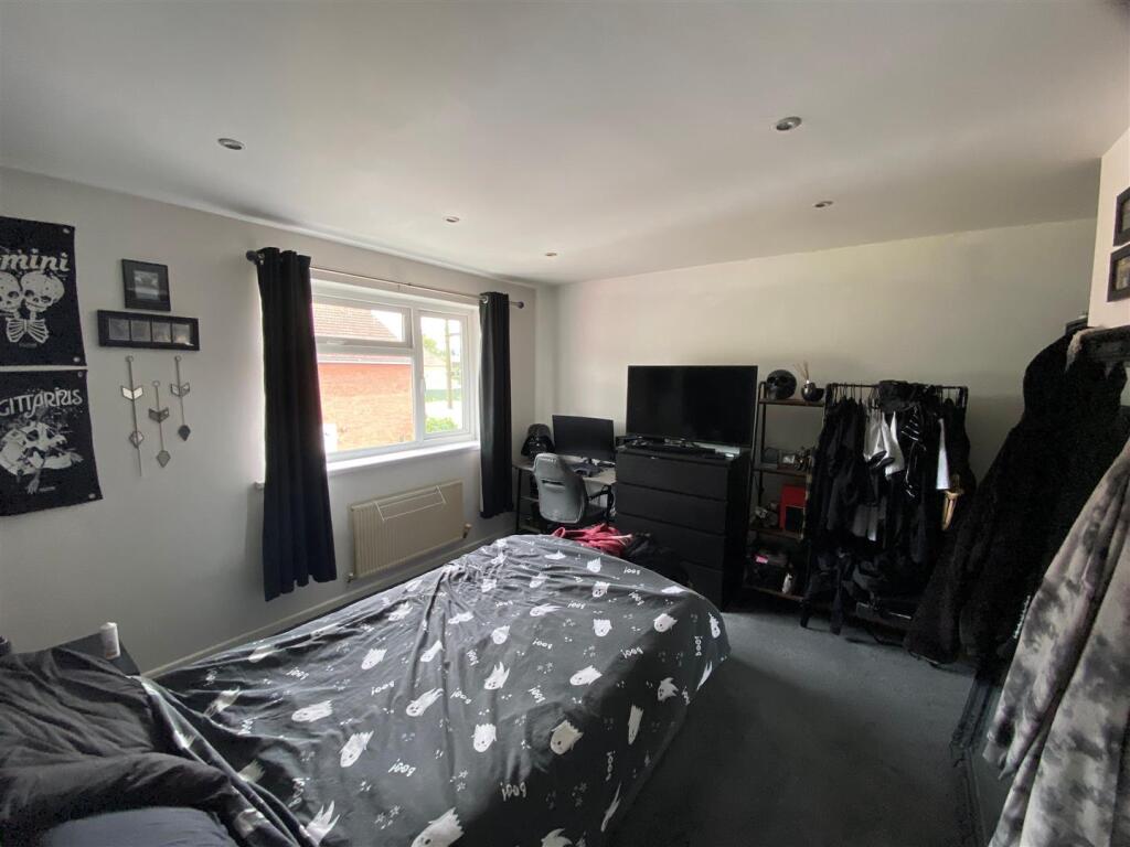 Additional image 4 of Herblay Close, Yeovil