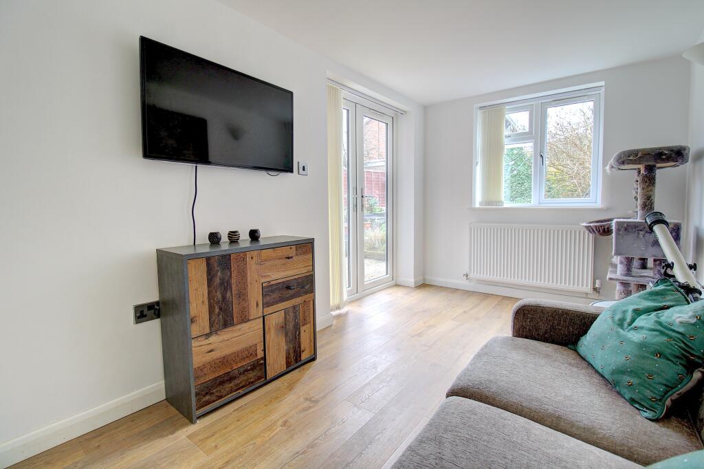 Additional image 8 of Angelica, Tamworth, B77