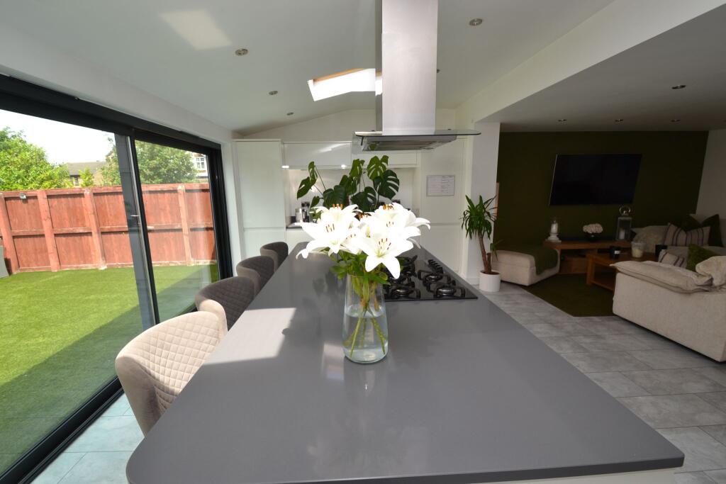 Additional image 14 of Javelin Close, Idle,