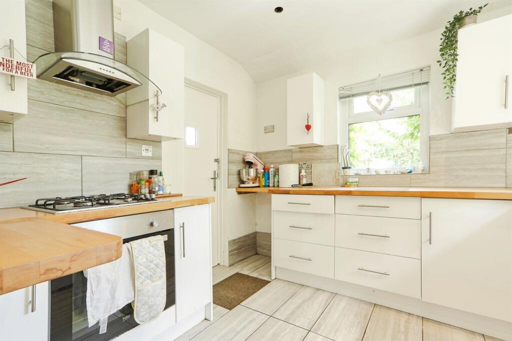 Additional image 2 of Cliffe Avenue, Baildon, Shipley