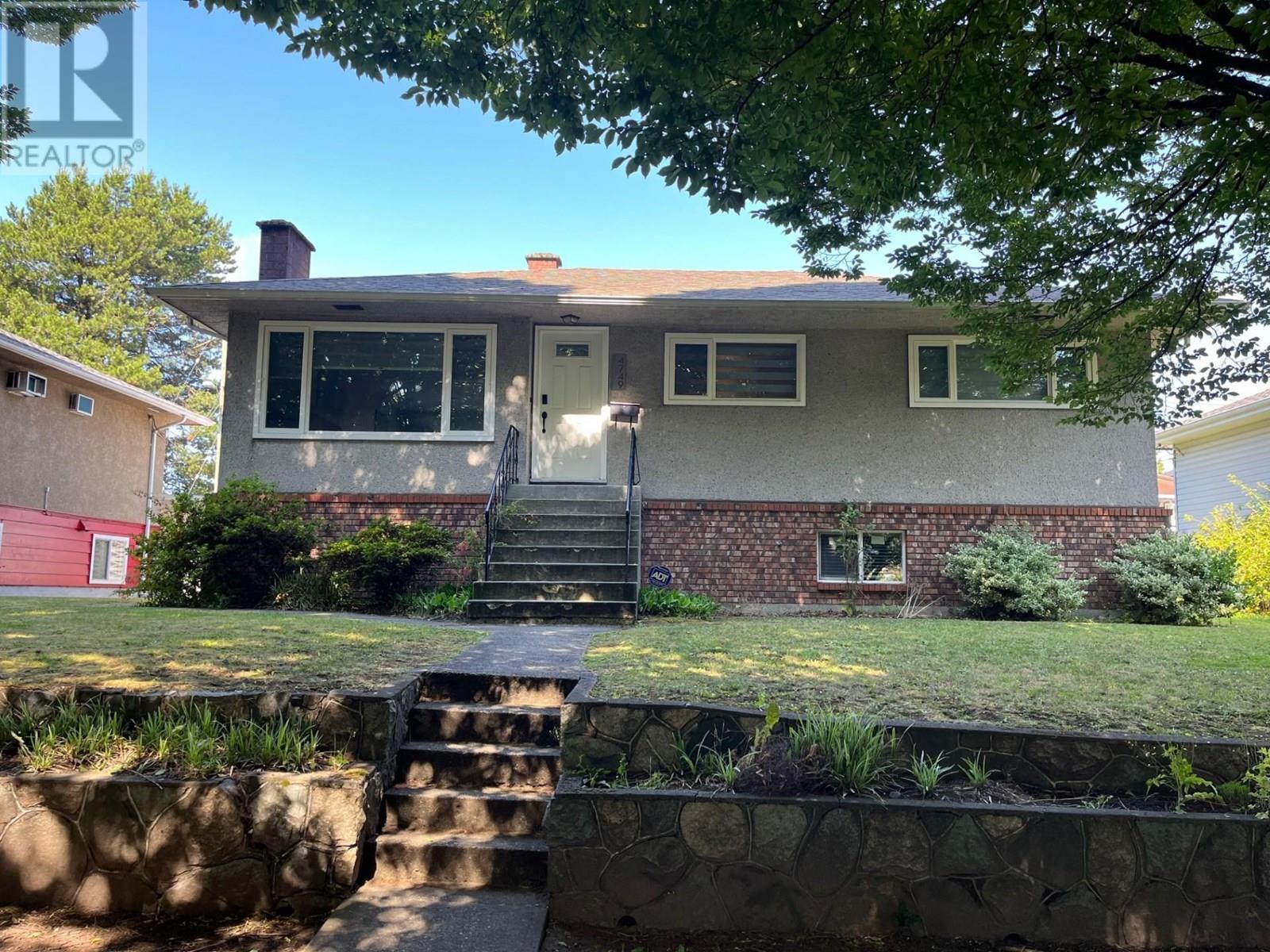 4749 FAIRMONT STREET|Vancouver, British Columbia V5R3V1