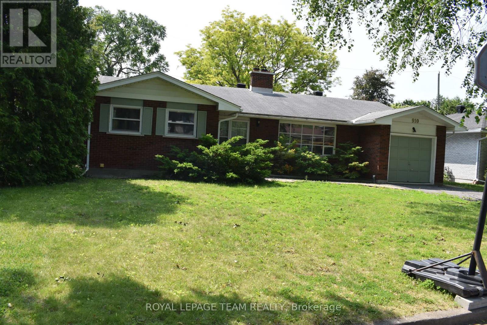 910 GARWOOD AVENUE|Ottawa, Ontario K1V6X1