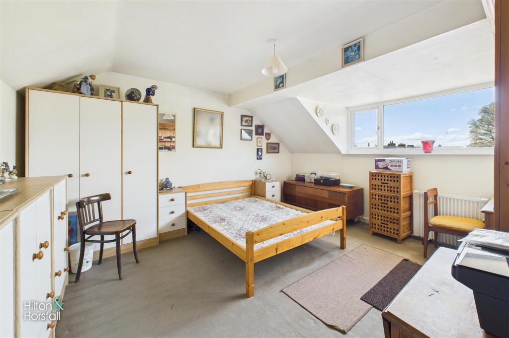 Additional image 7 of Uplands Drive, Fence