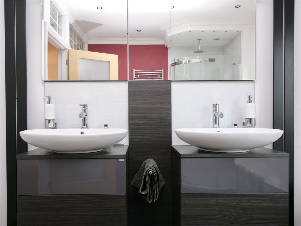 Additional image 24 of Oustanding Five Bedroom House In Pilton