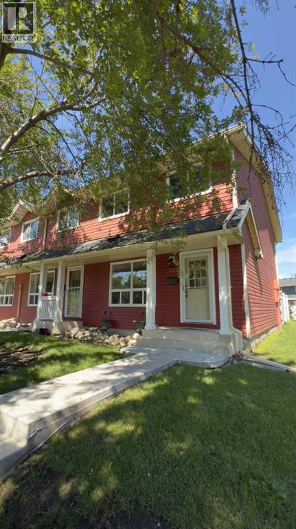 529 Queenston Gardens SE|Calgary, Alberta T2J6N7