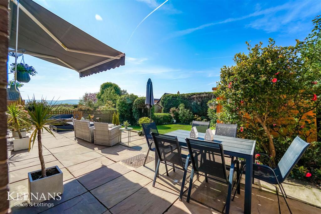 Additional image 19 of Singleton Avenue, Read