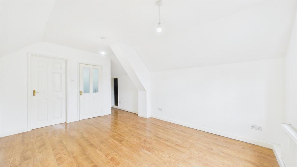 Additional image 19 of 1 Bradleys Close