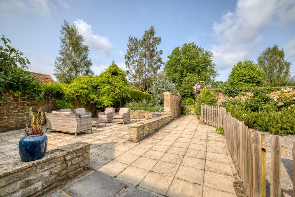 Additional image 28 of 30 Vicarage Street, Tintinhull, Yeovil, Somerset, BA22