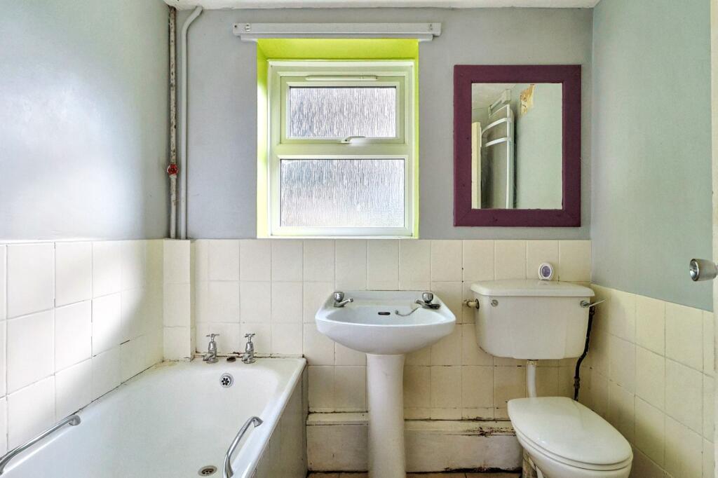 Additional image 14 of 57 Thurlocks, Tintinhull, Yeovil, Somerset, BA22 8QE