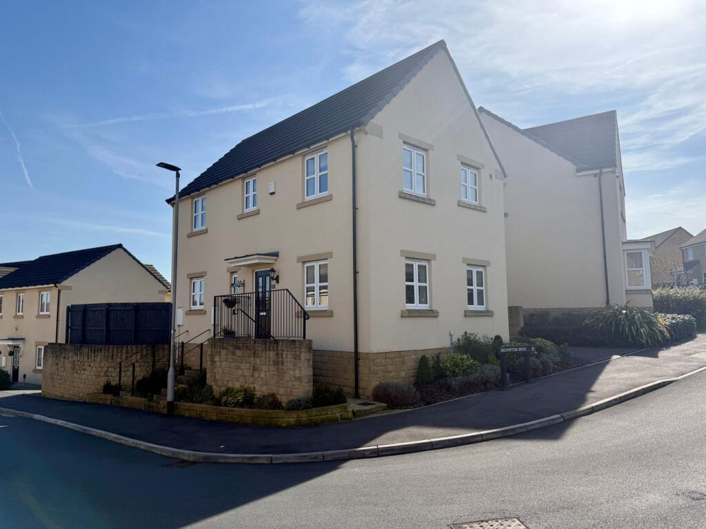 Brompton Drive, Apperley Bridge, Bradford, BD10
