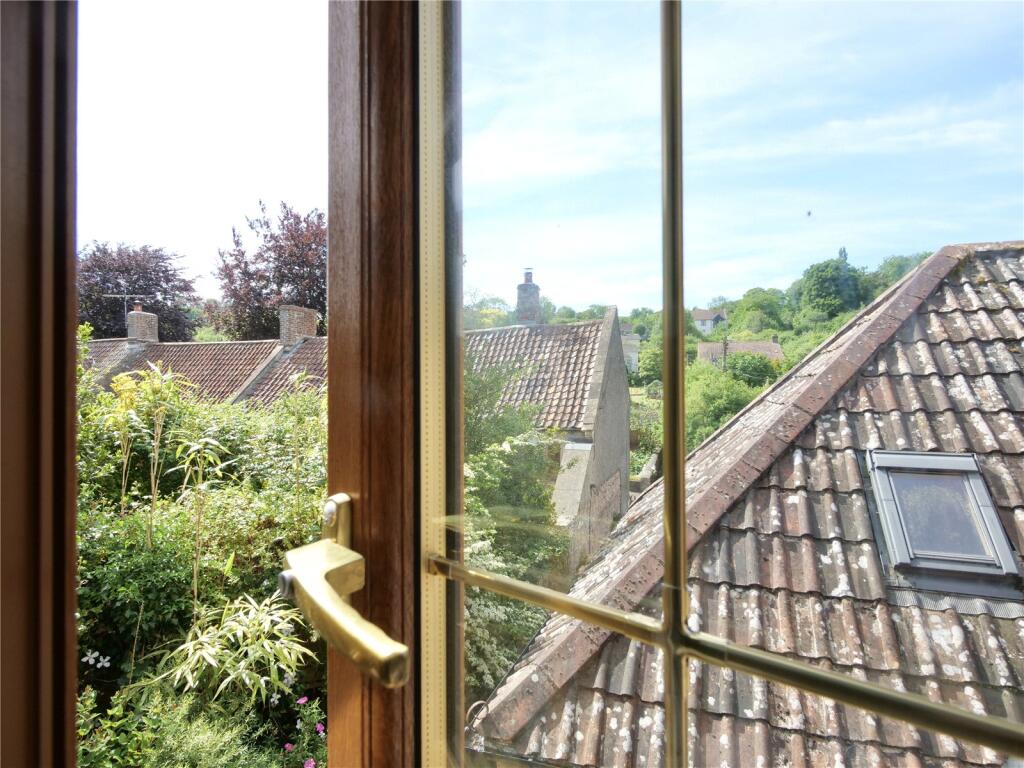 Additional image 10 of Four Bedroom Family House in Croscombe with Heated Pool, Double Garage & Off Street Parking