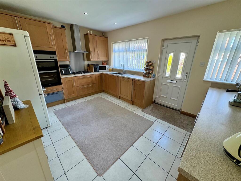 Additional image 10 of Hainsworth Moor Crescent, Queensbury