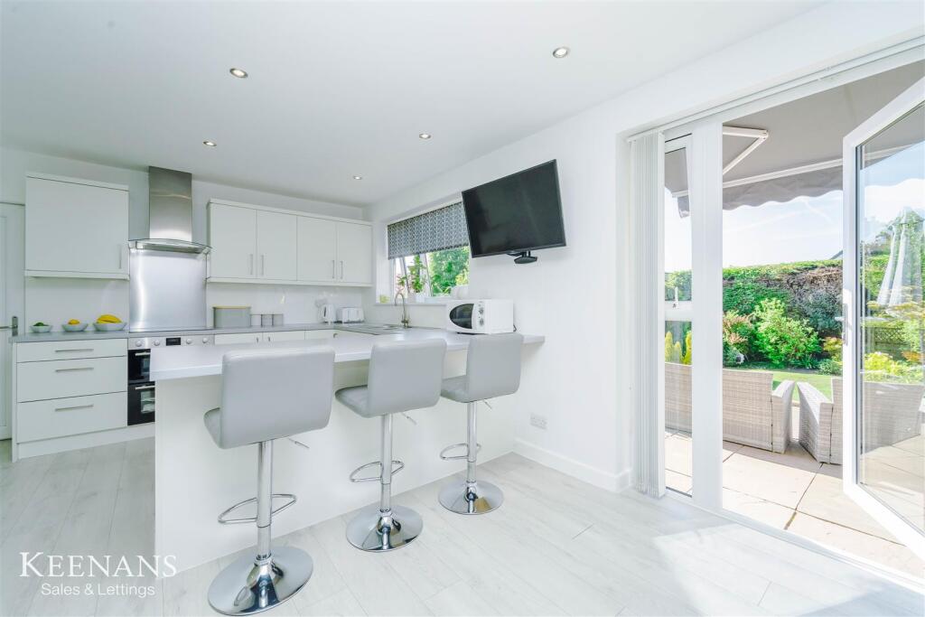 Additional image 14 of Singleton Avenue, Read