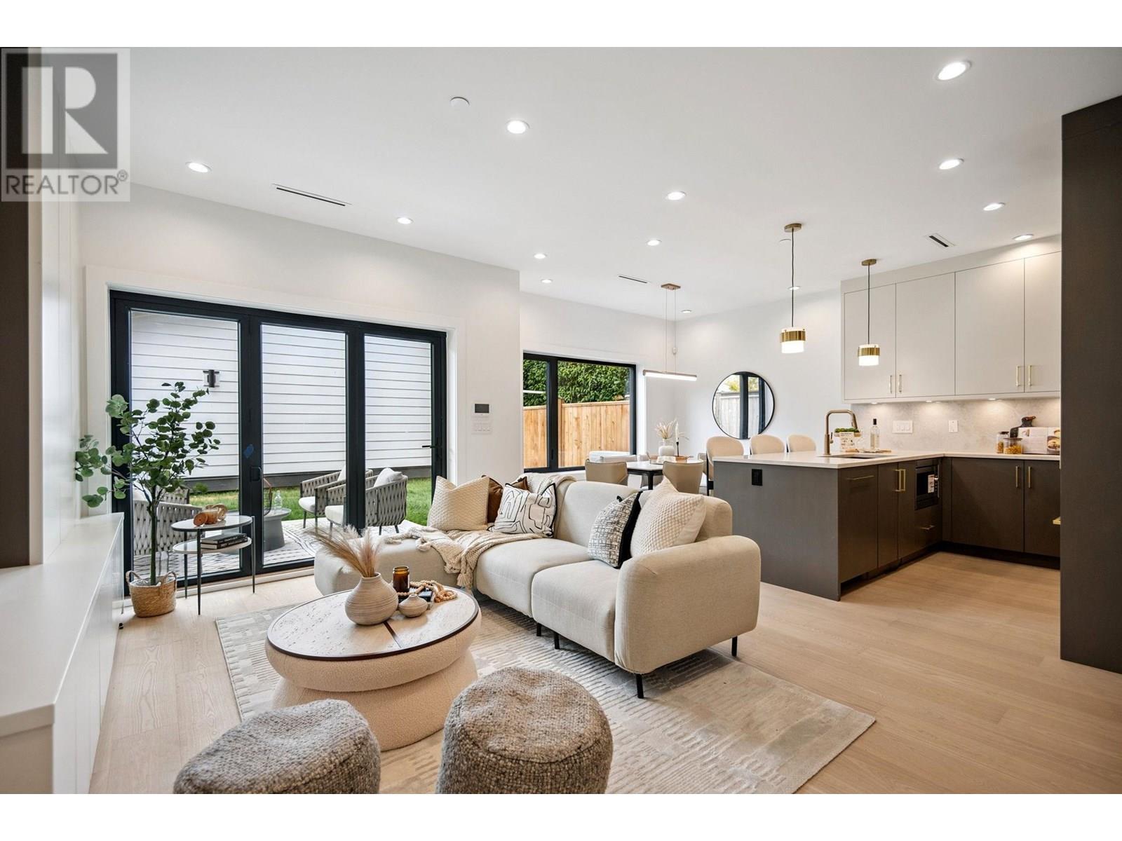 #2 1079 E 14TH AVENUE|Vancouver, British Columbia V5T2P1