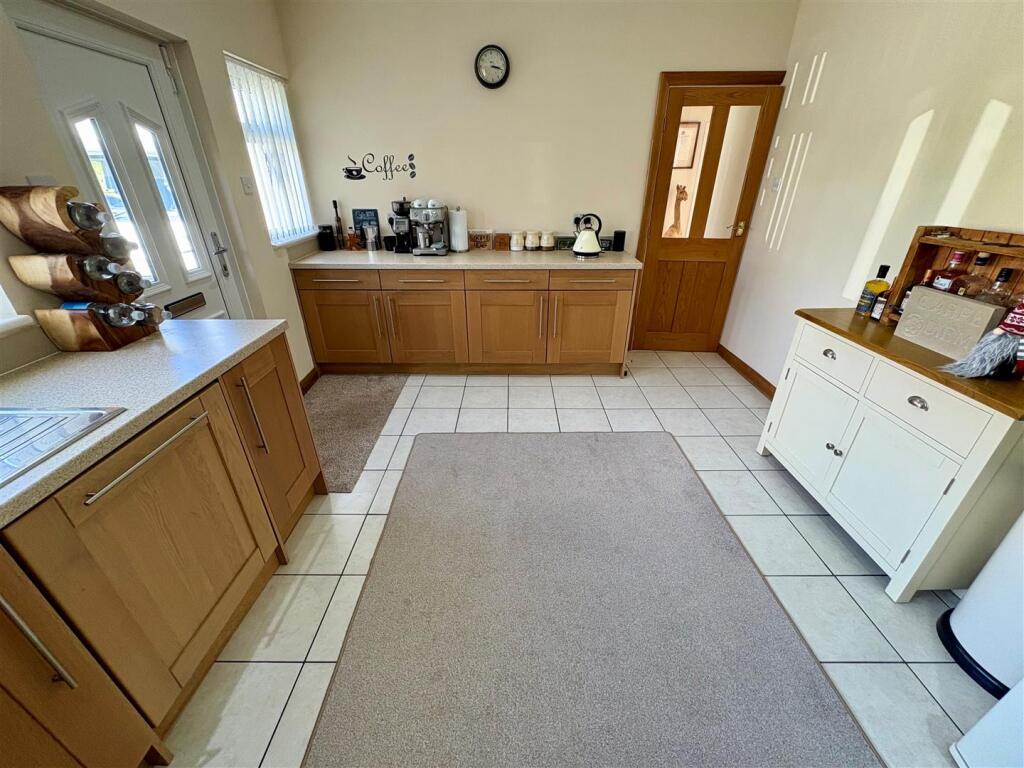 Additional image 9 of Hainsworth Moor Crescent, Queensbury