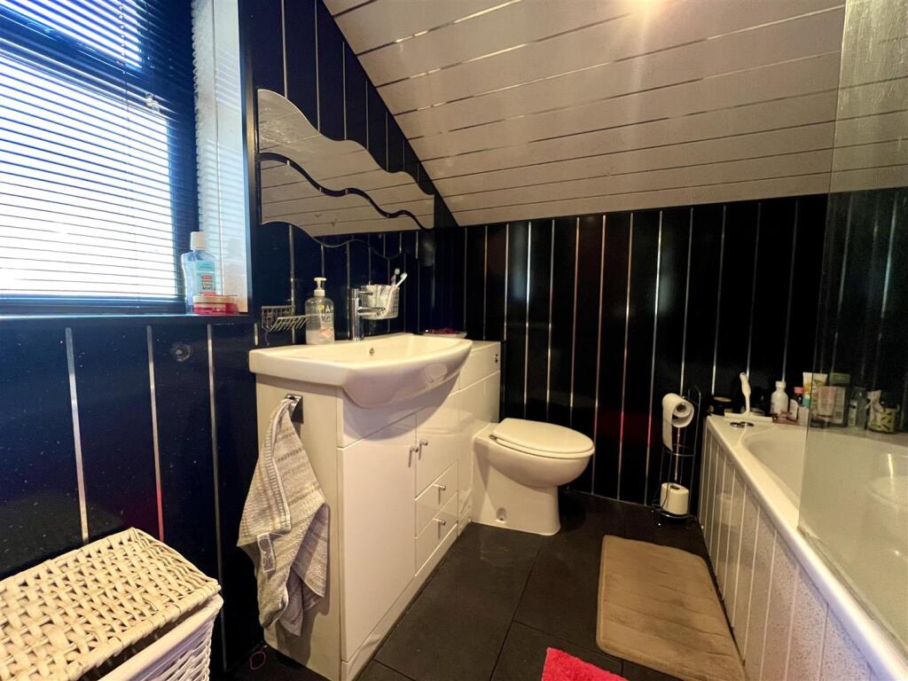 Additional image 19 of Crownest Lane, Bingley