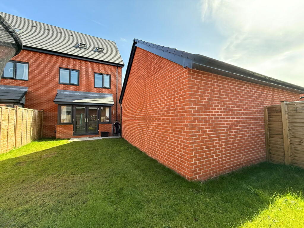 Additional image 18 of Light Hall Lane, Shirley