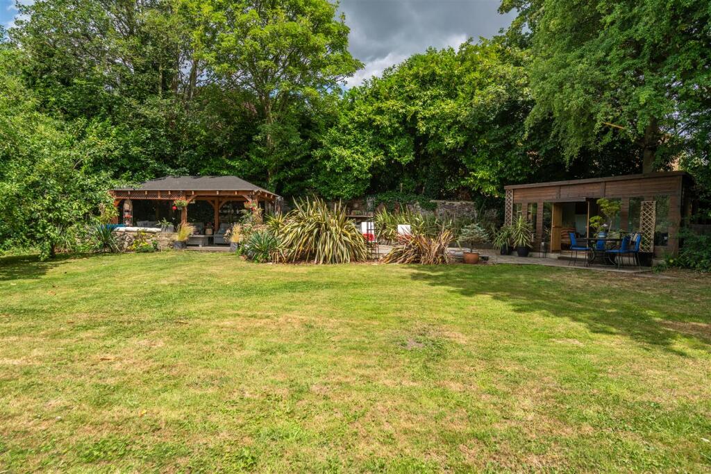 Additional image 27 of Character Property on Woodlands Drive