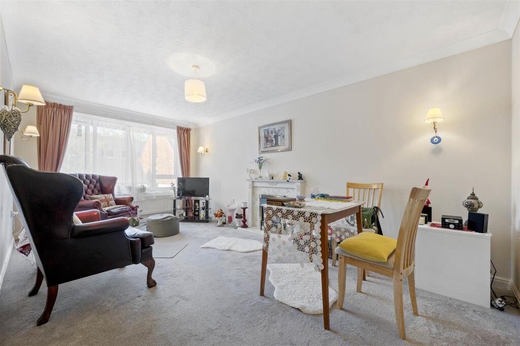 Additional image 4 of Chestnut Walk, Henley-In-Arden