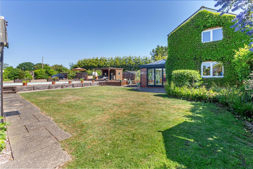 Additional image 39 of Droitwich Road, Hanbury, Bromsgrove