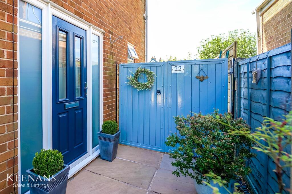 Additional image 43 of Singleton Avenue, Read