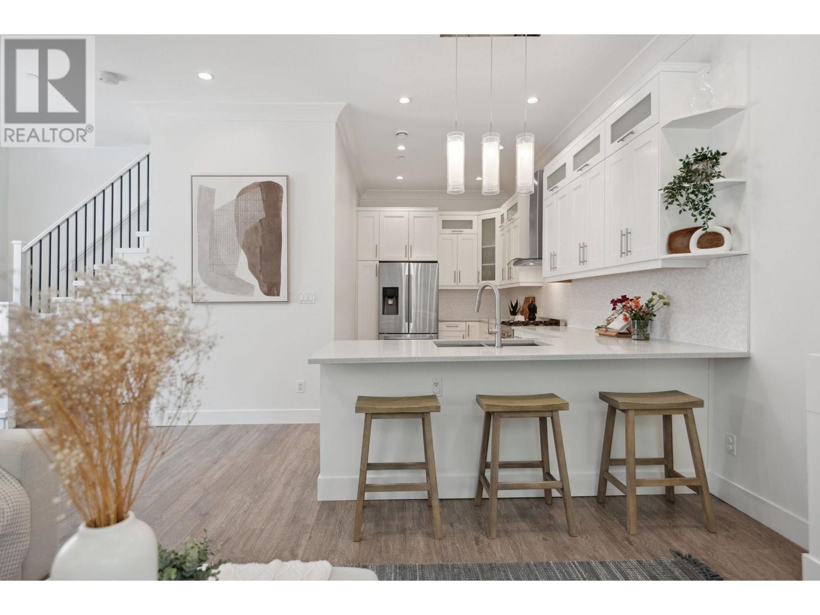 715 E 10TH AVENUE|Vancouver, British Columbia V5T2A8