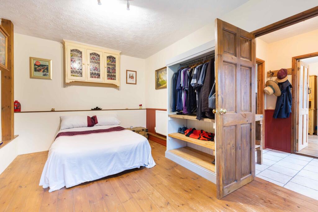 Additional image 11 of Courtyard Cottage, Great House Court, Meare