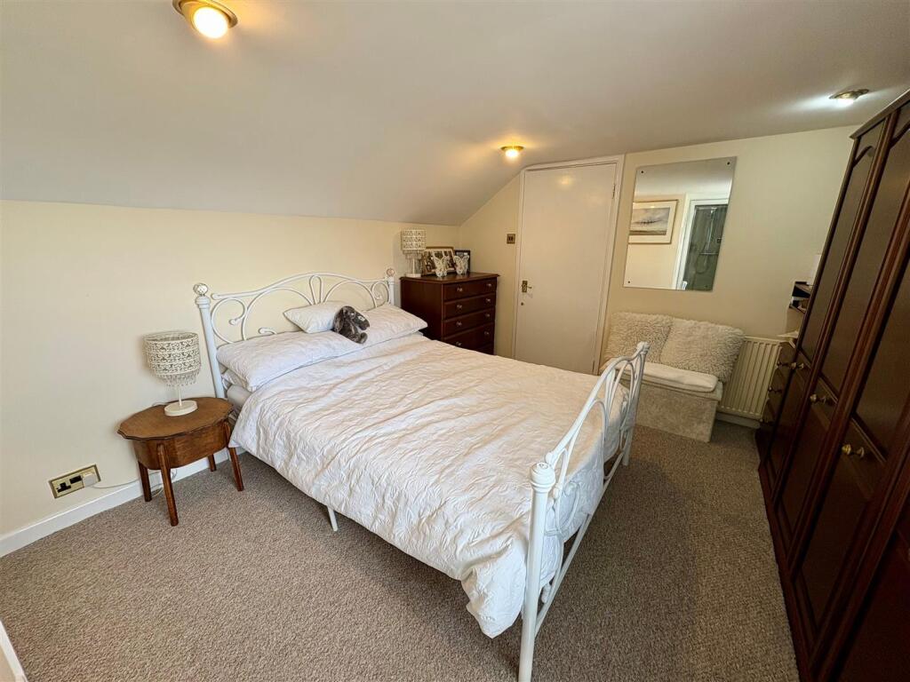 Additional image 15 of Hainsworth Moor Crescent, Queensbury