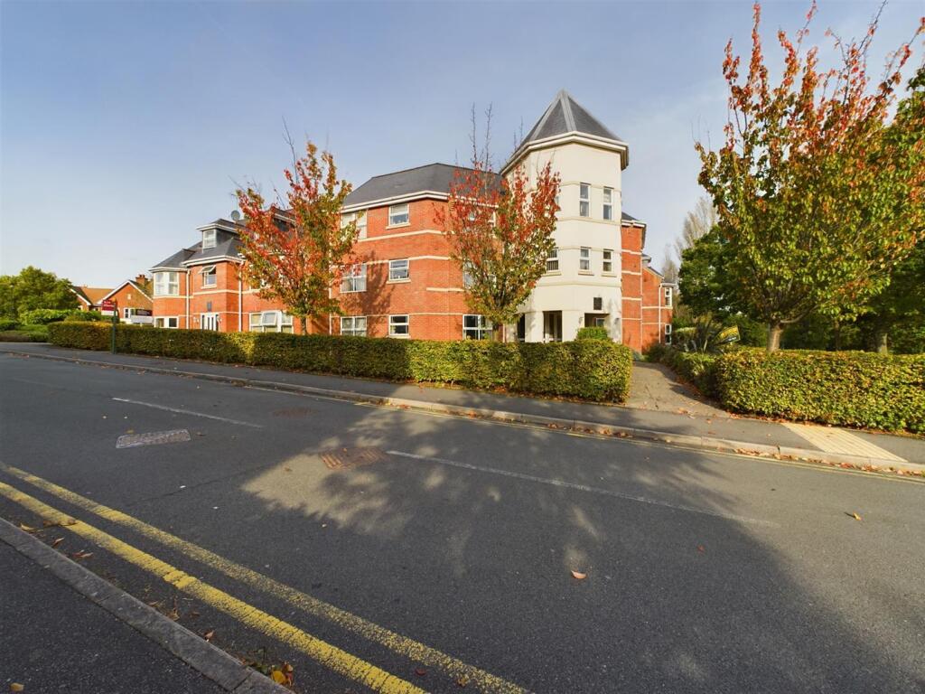 6 Monkspath Hall Road Solihull B91 3DN