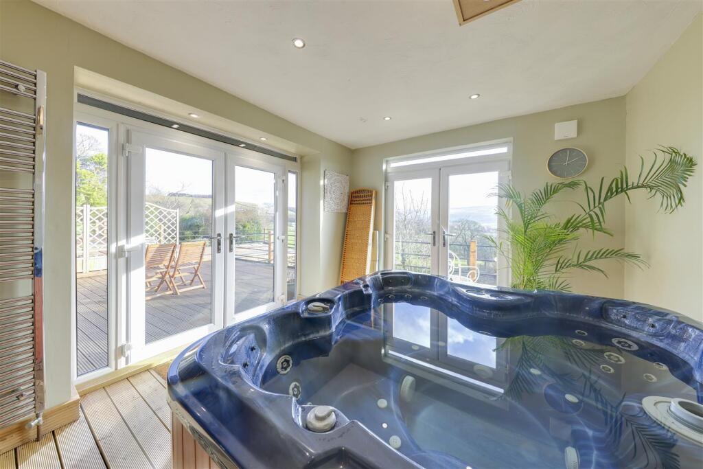 Additional image 53 of Hurst Lane, Rawtenstall, Rossendale, Lancashire - With Annexe & Spa Room