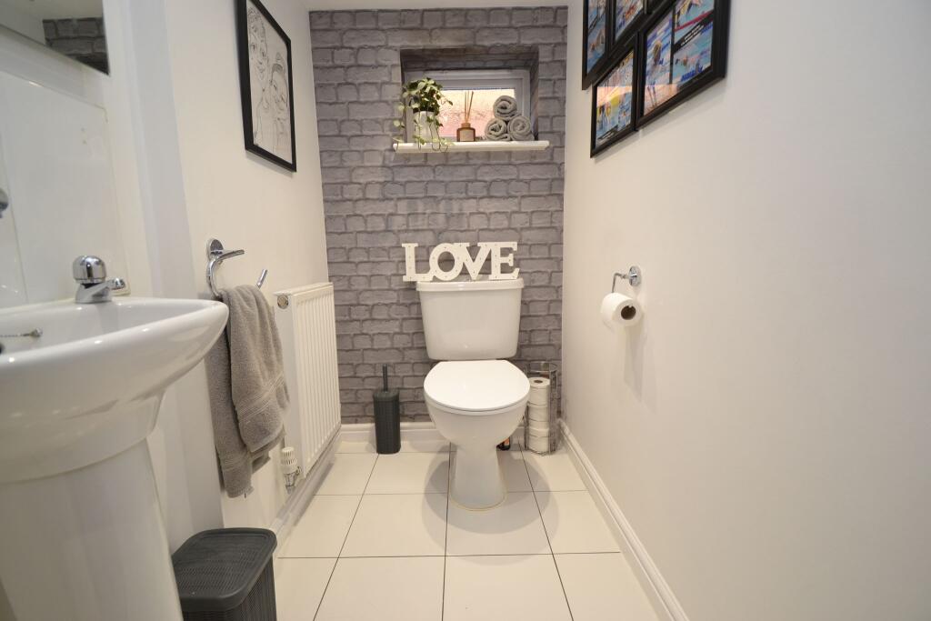 Additional image 4 of Javelin Close, Idle,