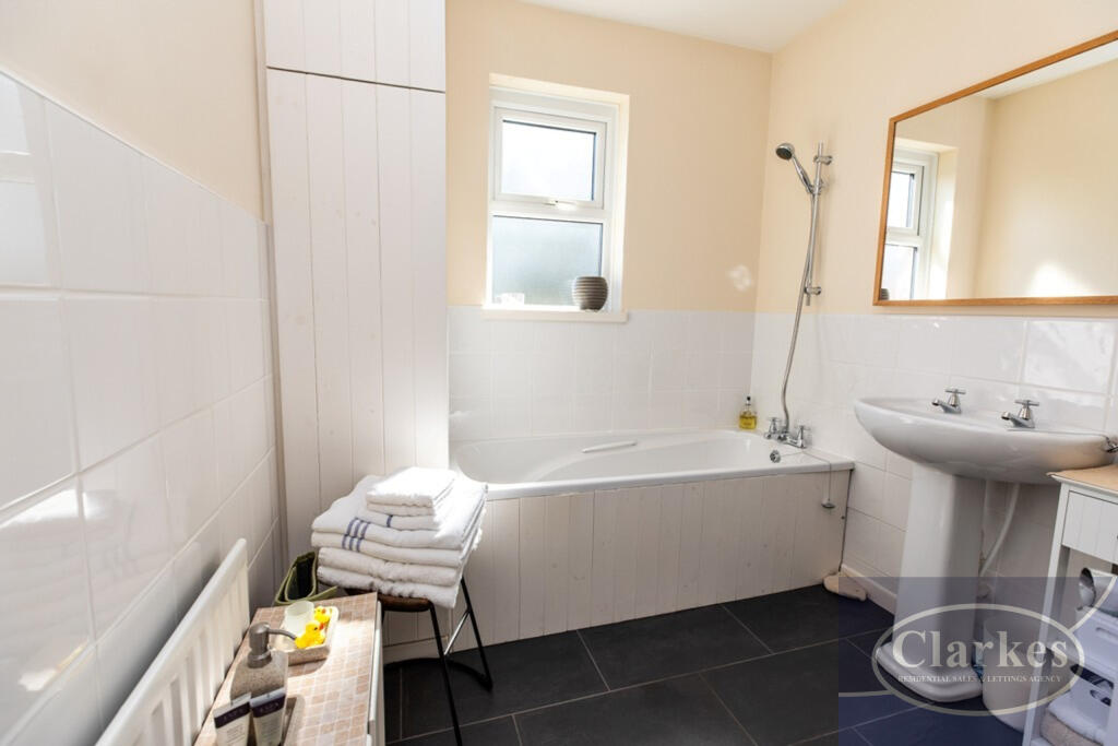 Additional image 6 of STYLISH Detached House CASTLE RD WINTON