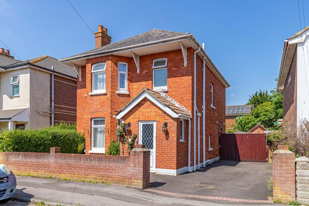 Kinsbourne Avenue, Ensbury Park, Bournemouth, BH10 4HD